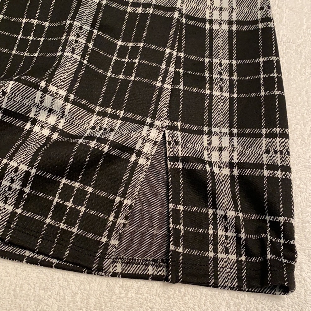 Better Be mini skirt split in front pull on elastic waist plaid size small NWOT - Picture 4 of 7
